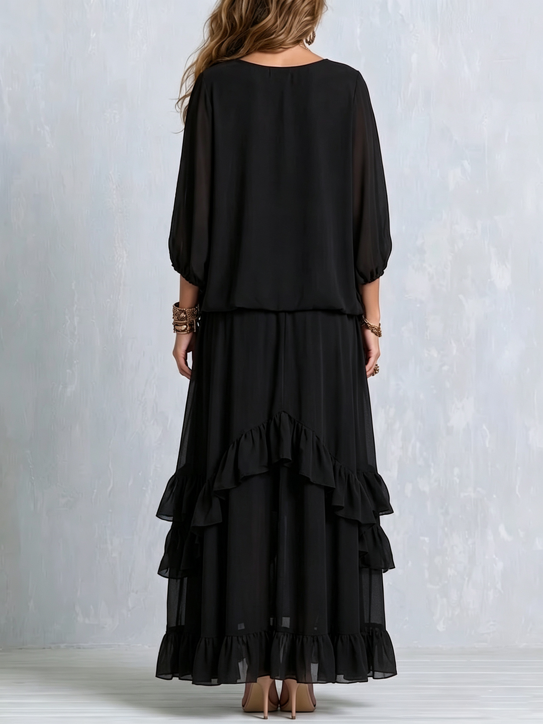 Elvira | Completo con top nero in chiffon con scollo a V e frange abbinato a gonna a balze a strati