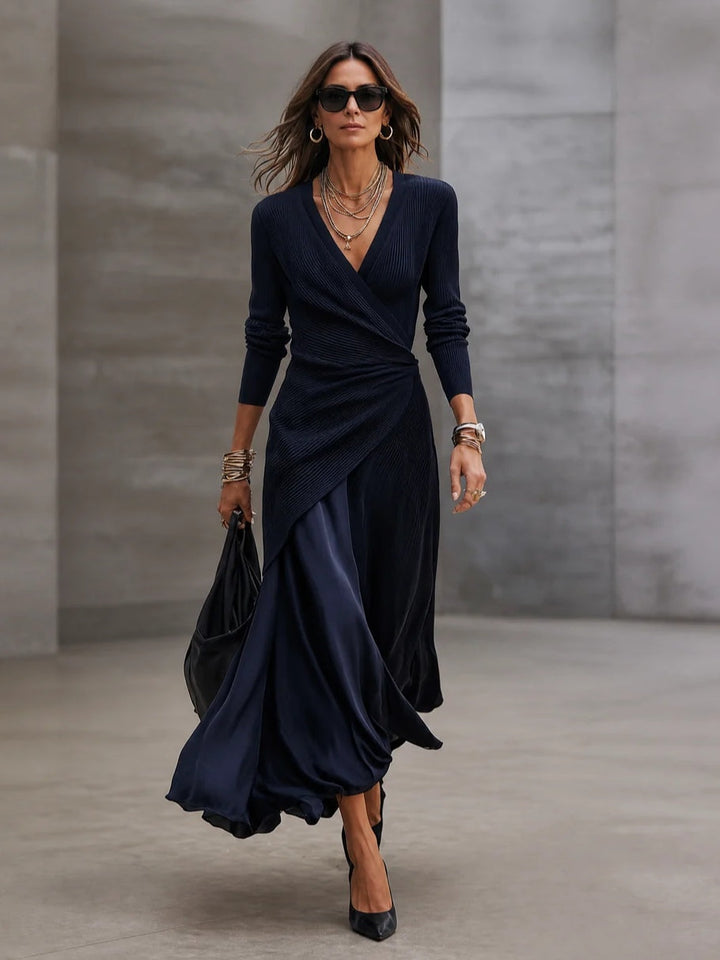 Loredana | Abito maxi asimmetrico con scollo a V e pannelli in raso blu marino