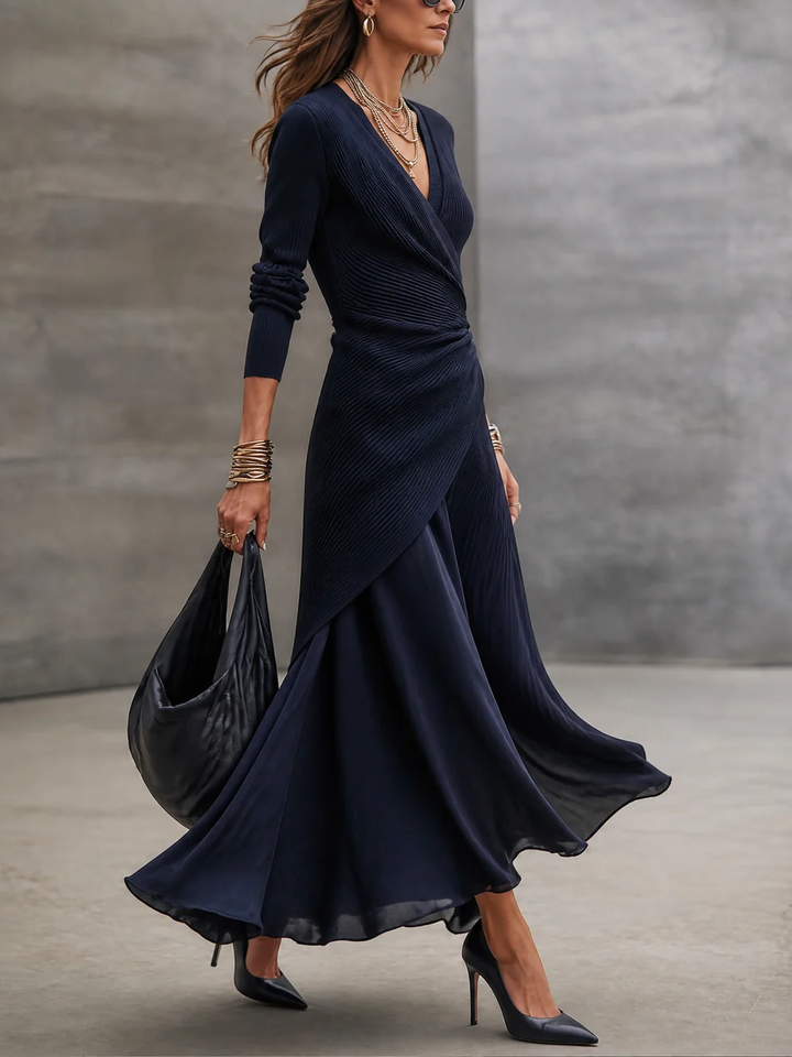 Loredana | Abito maxi asimmetrico con scollo a V e pannelli in raso blu marino