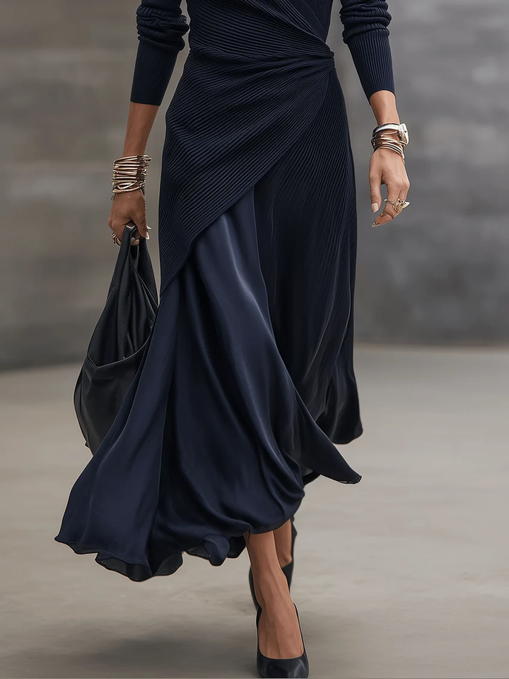 Loredana | Abito maxi asimmetrico con scollo a V e pannelli in raso blu marino