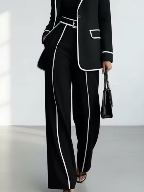 Claudia | Completo due pezzi con blazer rifinito con bordino nero a contrasto e pantaloni a gamba larga